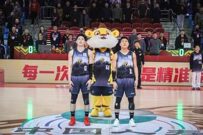 2025-2026����CBA������33�֣�����ɽ������vs�Ϻ����� ������ʽ��Ա�쳪����