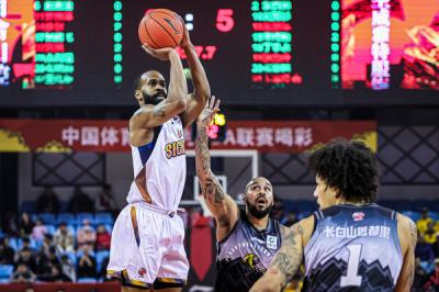 2025-2026����CBA������34�֣�����ɽ������104��84ʤ�Ĵ���Ⱦ�ҵ