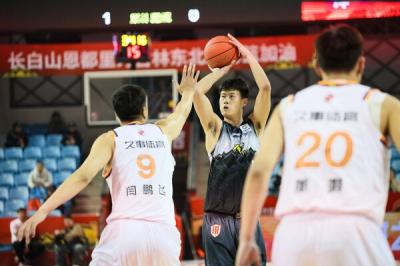 2025-2026����CBA������33��Ǳ����������ɽ������vs�Ϻ�����